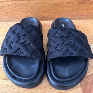 Louis Vuitton Pool Pillow Mules. Size 38